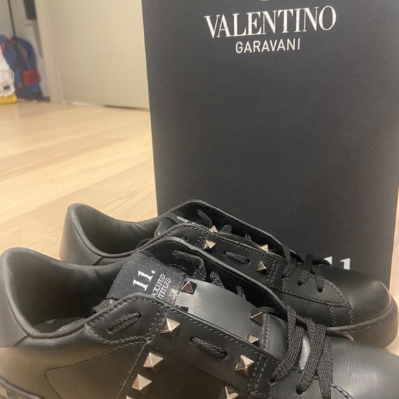 Rockstud untitled sneaker in leather calfskin - Picture 3 of 3